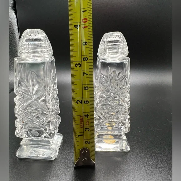 Vintage cut glass salt and pepper shaker set - Picture 5 of 7